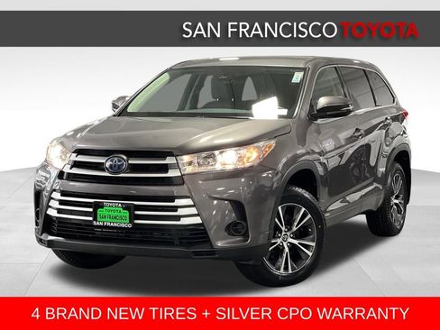 Certified 2017 Toyota Highlander LE image 1