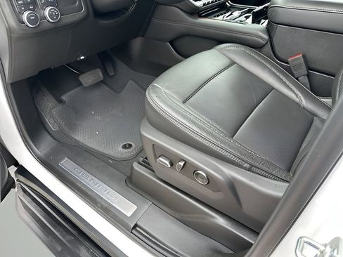 Used 2025 GMC Yukon Denali image 28