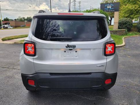 Used 2015 Jeep Renegade Latitude FWD image 10