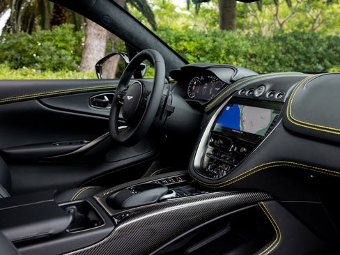 Used 2021 Aston Martin DBX AWD/4WD image 15