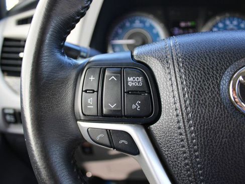 Used 2018 Toyota Sienna XLE w/ XLE Navigation Package image 36