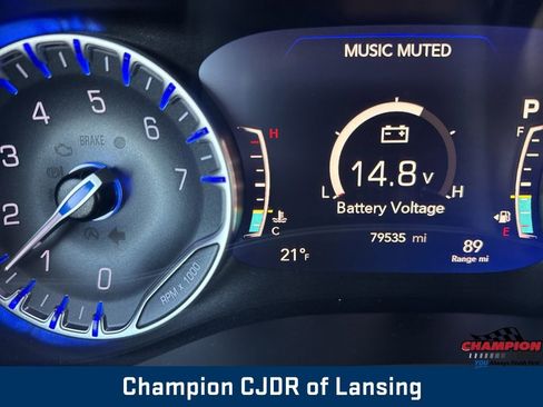 Used 2023 Chrysler Pacifica Touring-L image 23