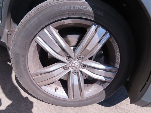 Used 2019 Volkswagen Tiguan SEL Premium image 18