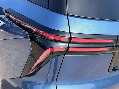 New 2026 Chevrolet Traverse LT w/ Sun and Wheel Package image 15