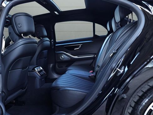 Used 2022 Mercedes-Benz S 500 4MATIC w/ AMG Line Package image 29