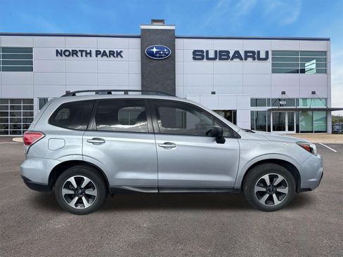 Used 2017 Subaru Forester 2.5i w/ Alloy Wheel Package AWD/4WD image 2