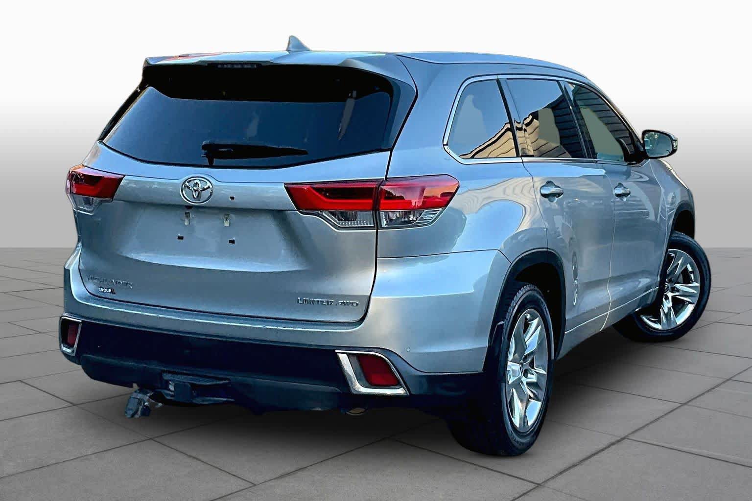 Certified 2018 Toyota Highlander Limited AWD/4WD image 12