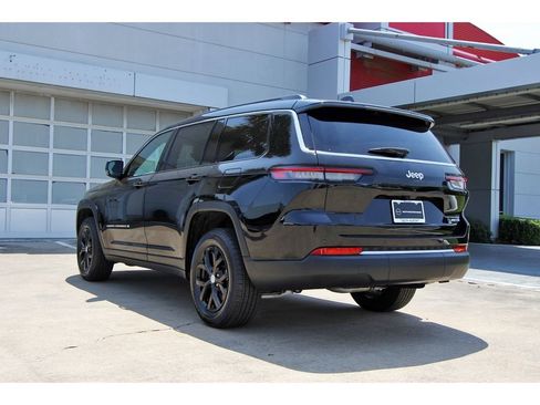 Used 2025 Jeep Grand Cherokee L Limited RWD image 3