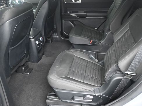 Used 2020 Ford Explorer XLT image 14