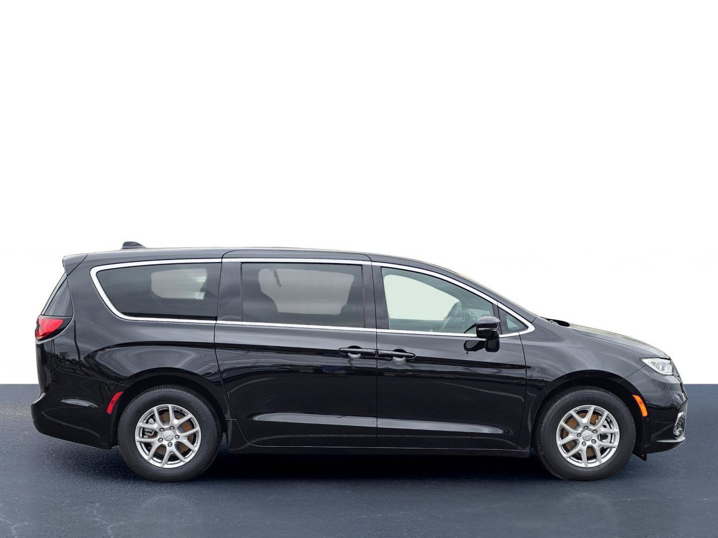 New 2026 Chrysler Pacifica Select FWD image 7