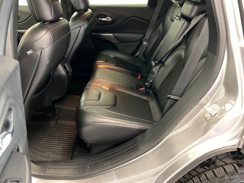 Used 2019 Jeep Cherokee Latitude Plus w/ Trailer Tow Group image 22