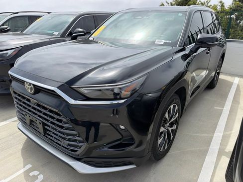 Used 2025 Toyota Grand Highlander AWD Hybrid image 2