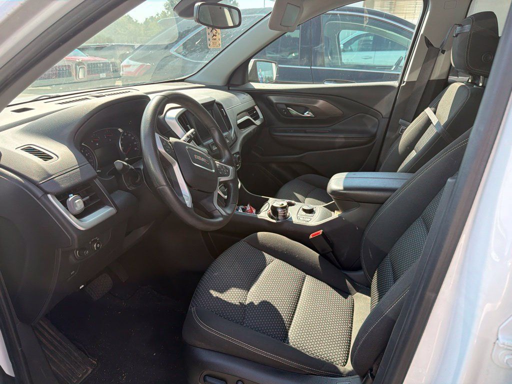 Used 2022 GMC Terrain SLE w/ Driver Convenience Package FWD image 3