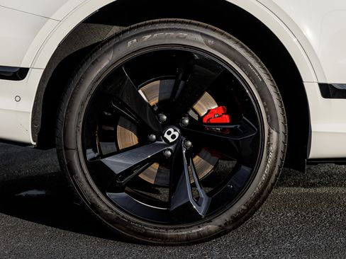 Used 2025 Bentley Bentayga image 8