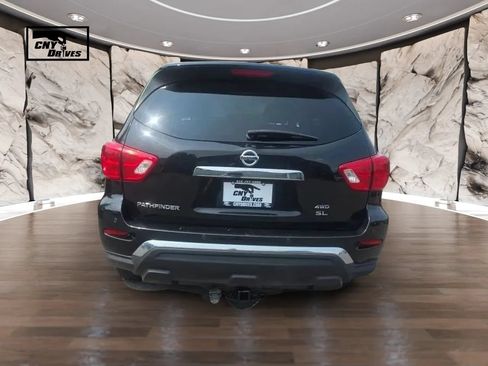 Used 2019 Nissan Pathfinder SL AWD/4WD image 6