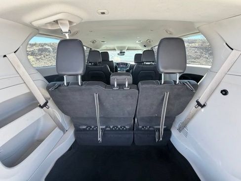 Used 2023 Chrysler Pacifica Touring-L FWD image 38