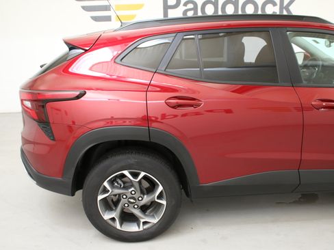 Used 2024 Chevrolet Trax LT w/ Driver Confidence Package FWD image 10