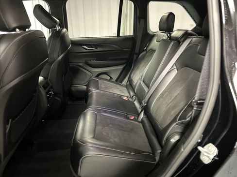 Used 2023 Jeep Grand Cherokee Altitude image 23