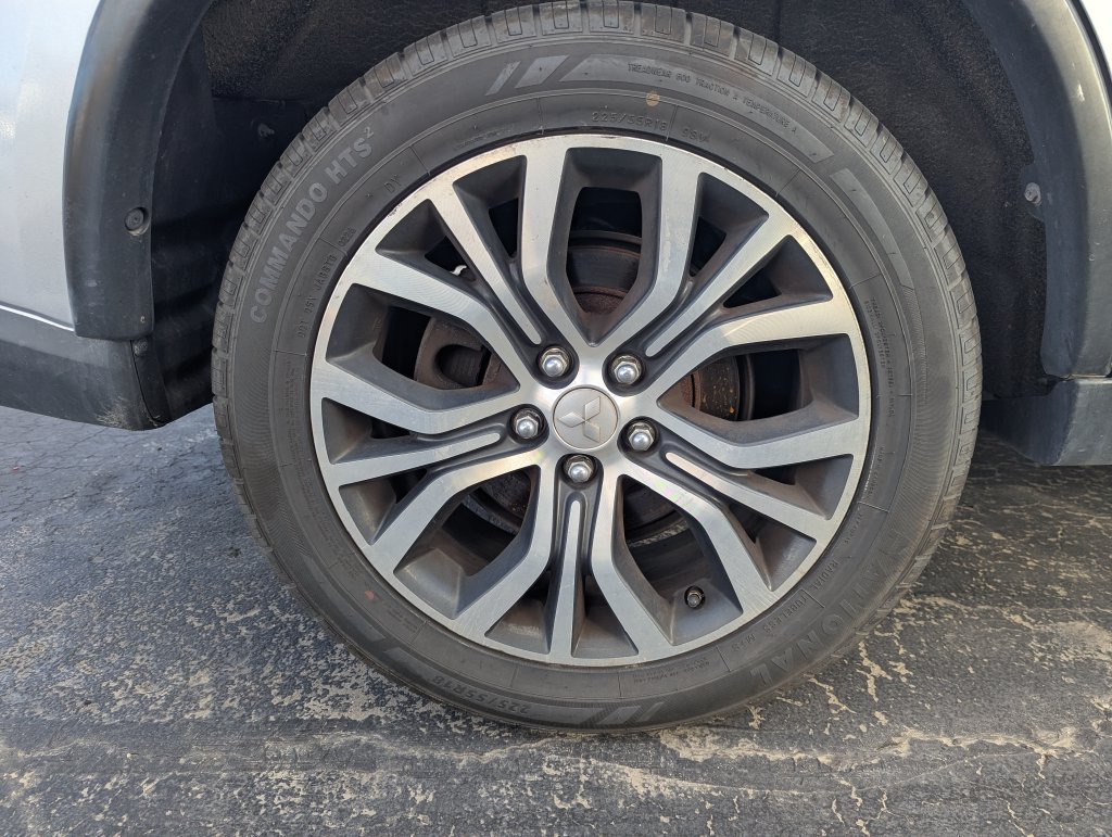 Used 2017 Mitsubishi Outlander AWD image 8