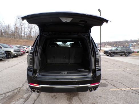 New 2026 Chevrolet Suburban Premier AWD/4WD image 7