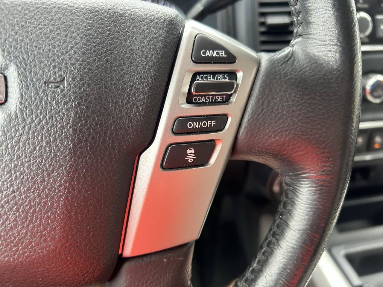 Used 2022 Nissan Titan SV w/ SV Convenience Package AWD/4WD image 18