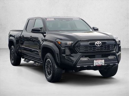 Used 2024 Toyota Tacoma TRD Off-Road w/ TRD Off Road Upgrade Package image 3