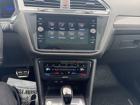 Used 2023 Volkswagen Tiguan SE R-Line AWD/4WD image 10