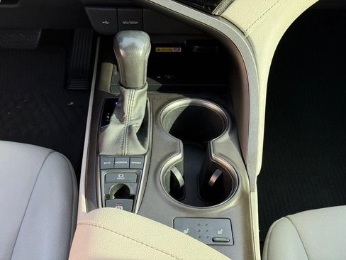 Used 2022 Toyota Camry XSE FWD image 14