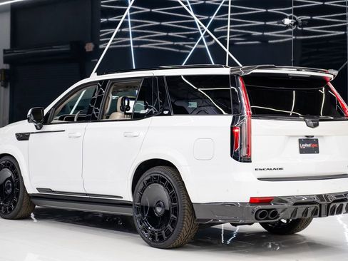 Used 2024 Cadillac Escalade Sport Platinum w/ LPO, ONYX Package image 15