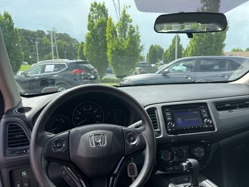 Used 2021 Honda HR-V LX image 13