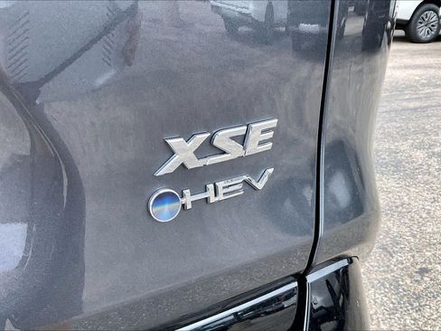 Used 2025 Toyota RAV4 XSE AWD/4WD image 10