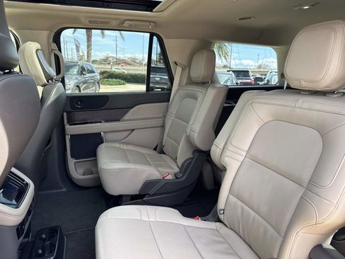 Certified 2024 Lincoln Navigator Premiere AWD/4WD image 17
