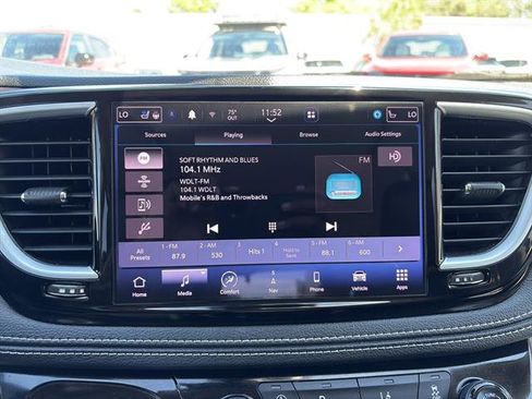 Used 2023 Chrysler Pacifica Limited FWD image 21