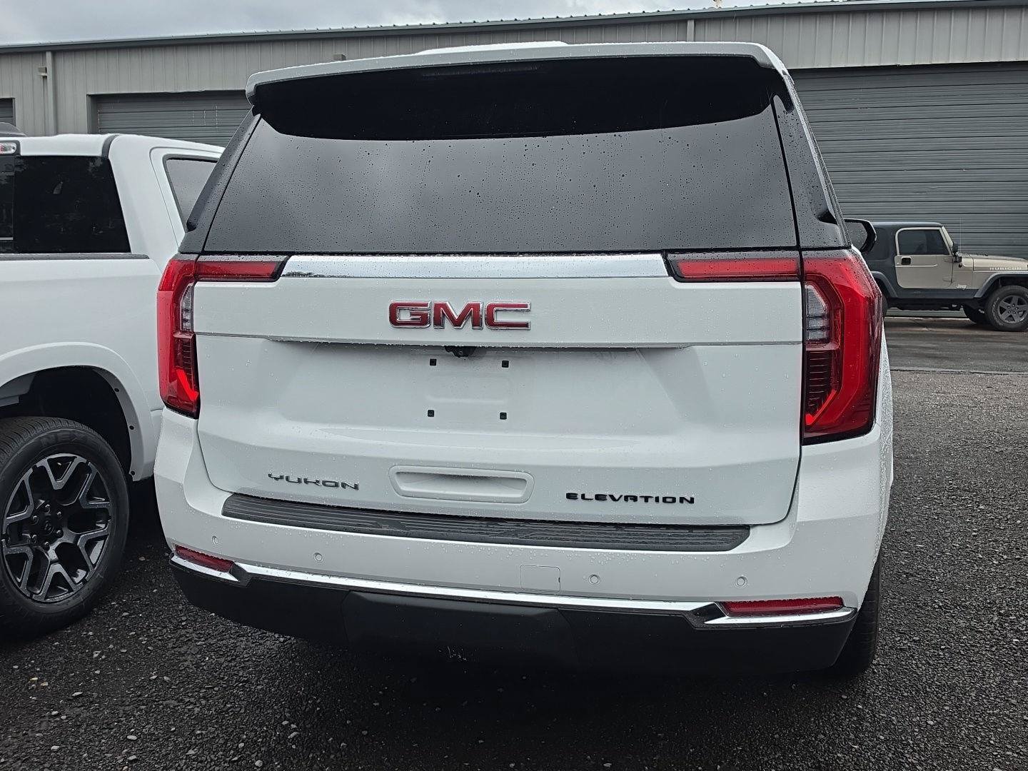 Used 2025 GMC Yukon Elevation AWD/4WD image 3