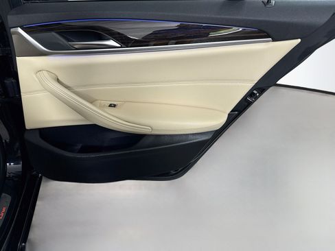 Used 2018 BMW 530i w/ Premium Package RWD image 28