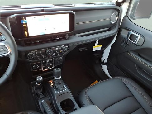 New 2026 Jeep Wrangler Unlimited Sahara AWD/4WD image 13