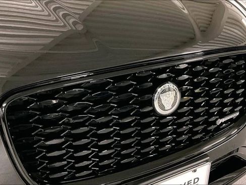 Used 2025 Jaguar F-PACE R-Dynamic S image 31