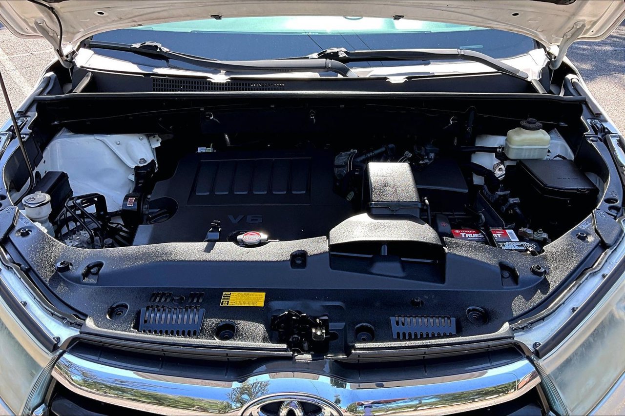 Used 2016 Toyota Highlander XLE FWD image 31