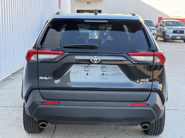 Used 2025 Toyota RAV4 XLE AWD/4WD image 5