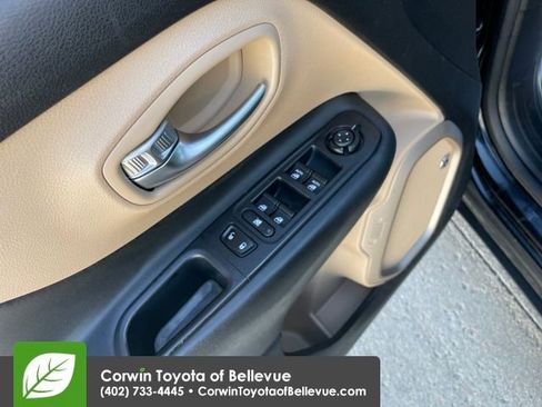 Used 2016 Jeep Renegade 75th Anniversary image 18