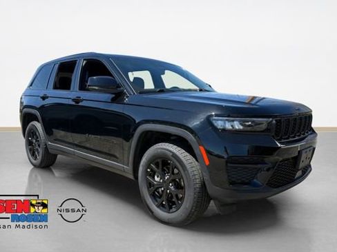 Used 2025 Jeep Grand Cherokee Altitude AWD/4WD image 1