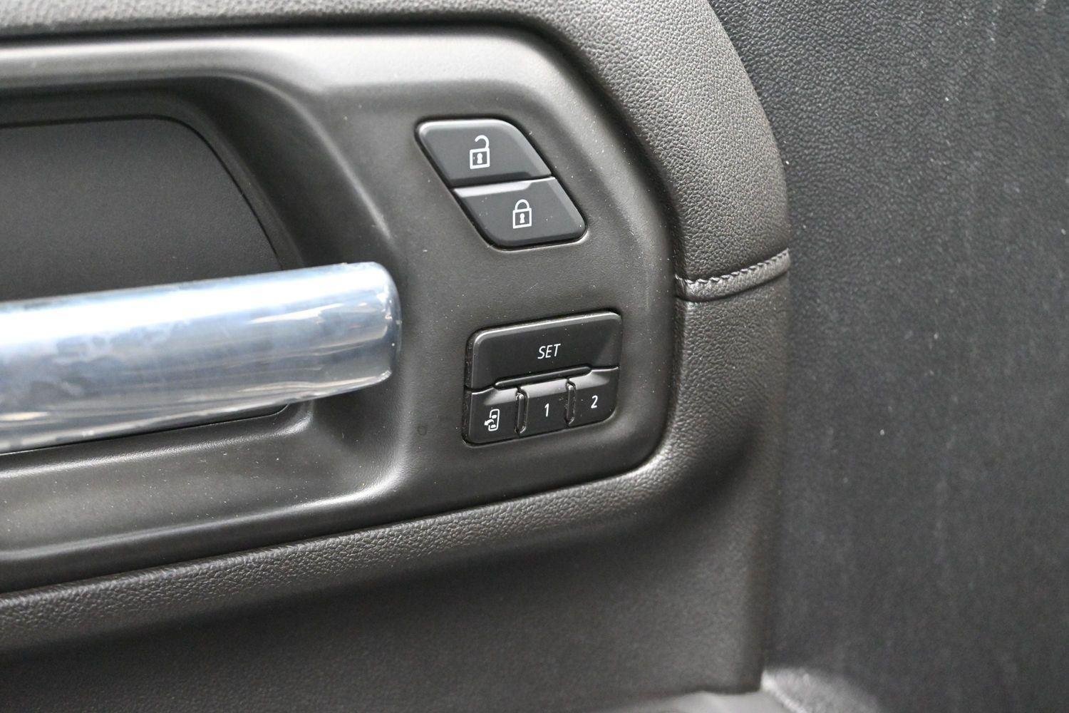 Used 2021 GMC Sierra 3500 Denali w/ Denali Black Diamond Edition AWD/4WD image 11