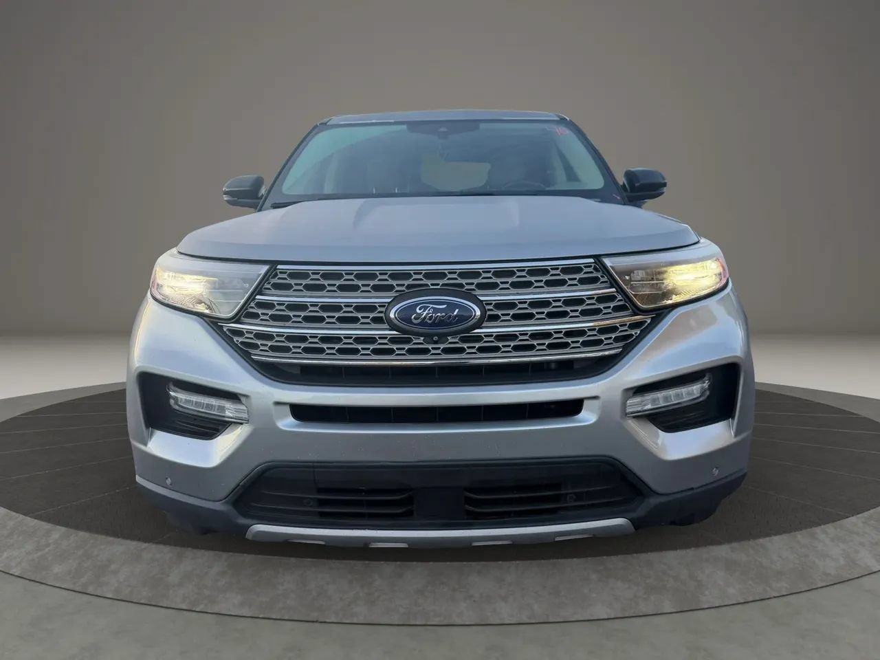 Used 2021 Ford Explorer Limited AWD/4WD image 2