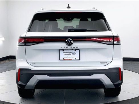 New 2026 Volkswagen Tiguan SE image 5