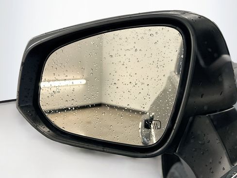 Used 2023 Toyota Highlander LE image 16