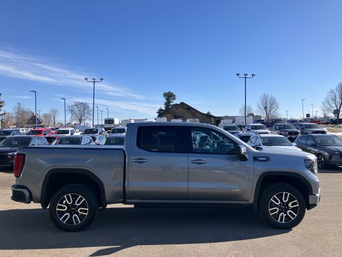 Used 2023 GMC Sierra 1500 AT4 w/ AT4 Premium Package AWD/4WD image 5