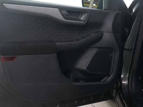 Used 2020 Ford Escape S image 18