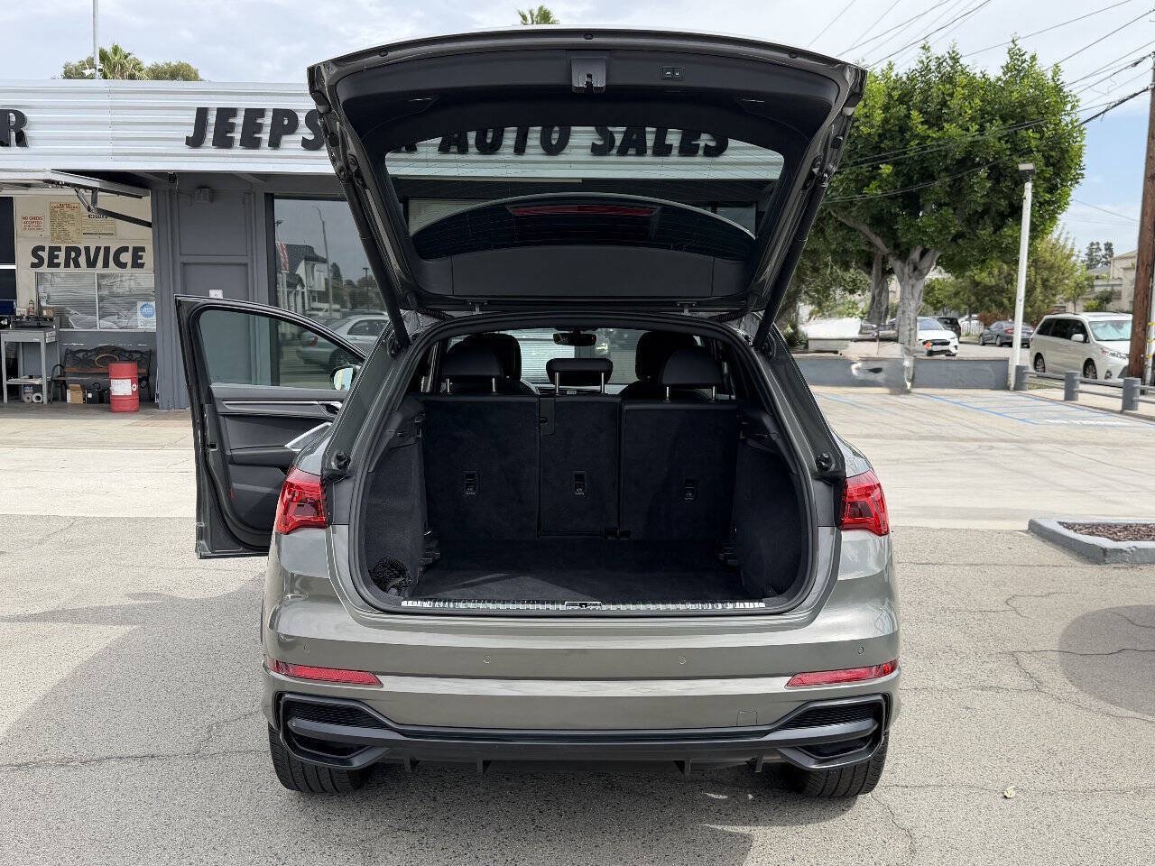 Used 2020 Audi Q3 2.0T Premium Plus w/ Premium Plus Package AWD/4WD image 17