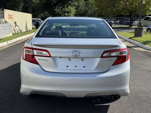 Used 2014 Toyota Camry SE w/ Moonroof Package FWD image 22