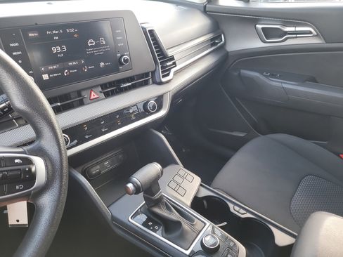 Used 2025 Kia Sportage LX image 20